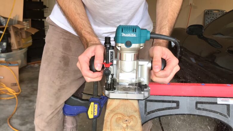 Makita 1-1_4 HP Compact Router RT0701CX7