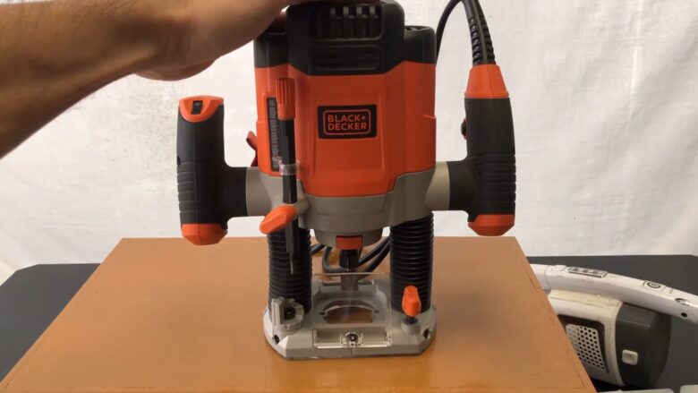 Plunge Router basics Black Decker for woodworking